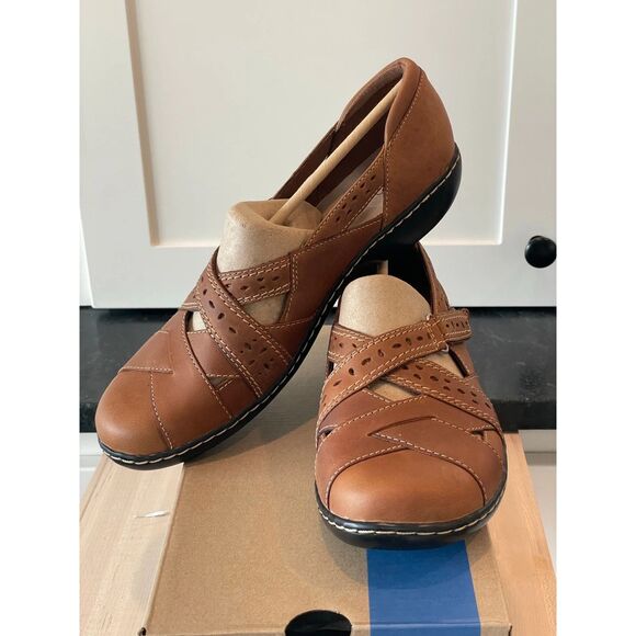 Clarks  Ashland Spin Q   Dark Tan leather  slip on  SZ 7.5 M NIB - Picture 1 of 8
